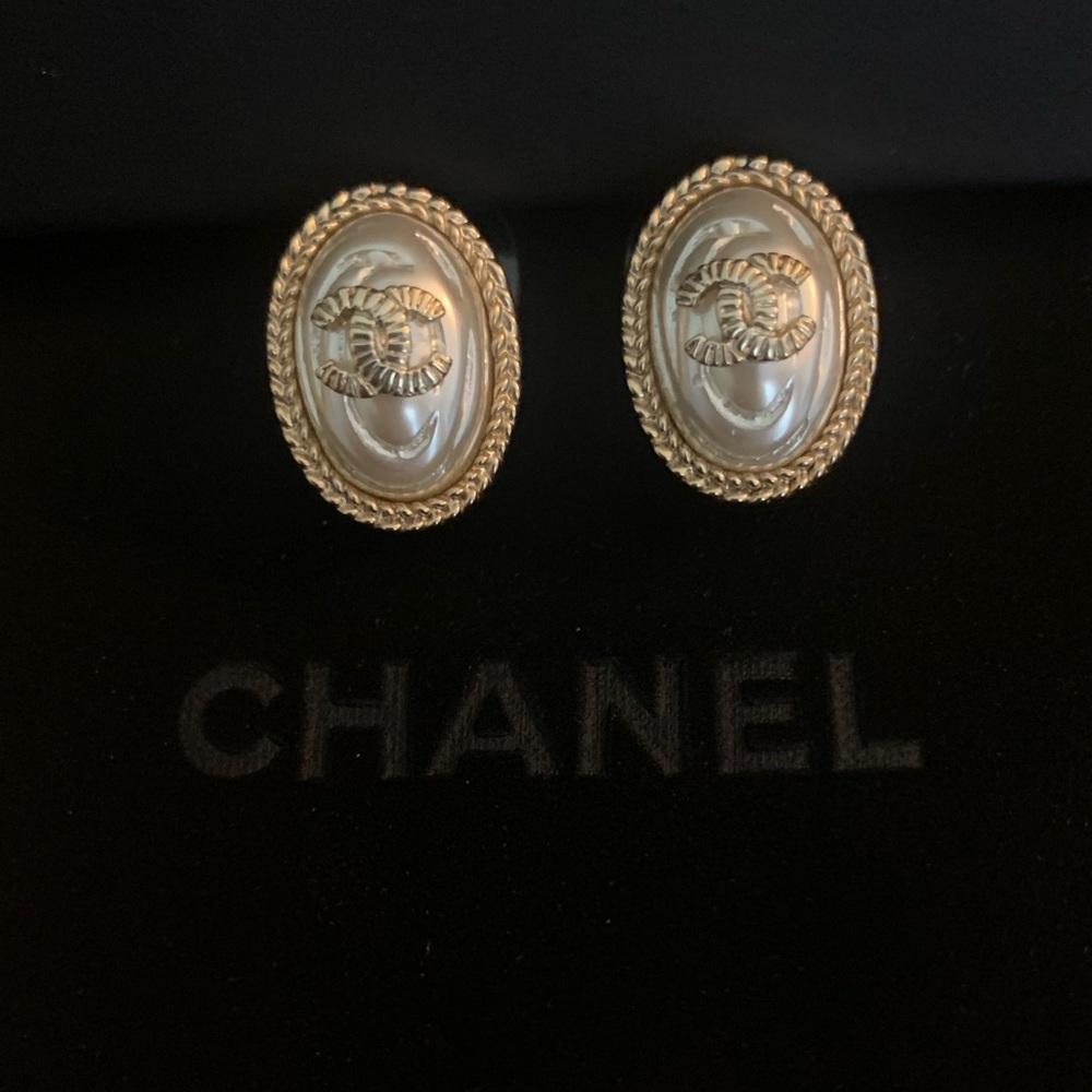 COPY - Chanel pearl & gold tone stud earrings